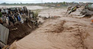 В результате наводнения в Пакистане, десятки погибших и пропавших без вести
