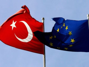 Почему Европарламент сократил финансовую помощь Турции?