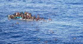 В Средиземном море пропали более сотни беженцев