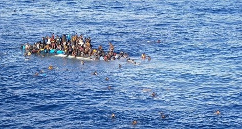 В Средиземном море пропали более сотни беженцев