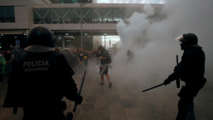 В результате протестов в Испании пострадали не менее 37 человек