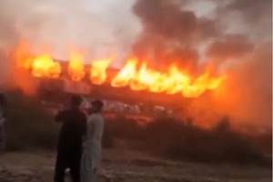 В Пакистане на железной дороге сгорели три вагона, пострадали десятки людей