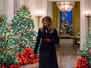Мелания Трамп сама руководила рождественским украшением Белого дома 2019 года