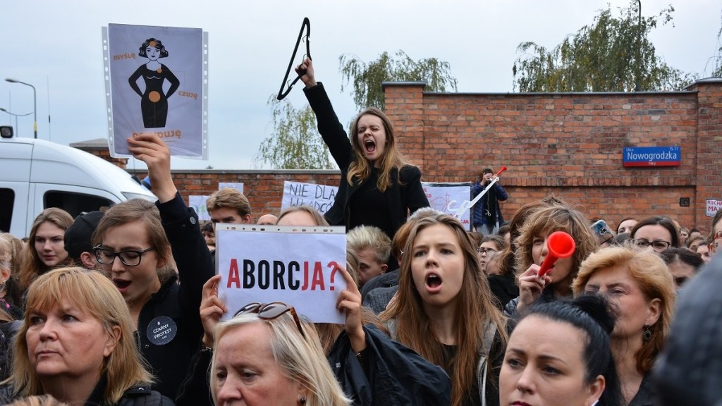 Решение Верховного суда Польши по поводу абортов, быстро привело протестующих на улицы