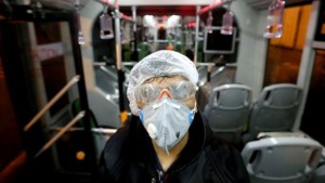 В некоторых частях США и Европы вводятся новые ограничения из-за COVID-19
